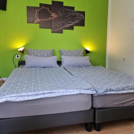 Penthouse Mitten In Der Nordschleife Διαμέρισμα Herschbroich
